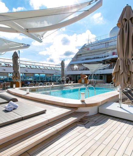 seabourn-cruise-line_seabourn-ovation_pool_deck_18844